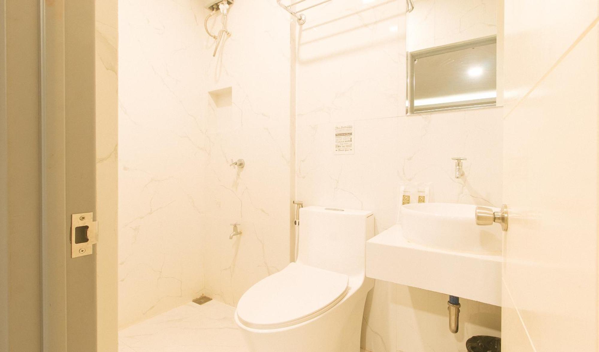 Reddoorz Plus At Seventy Five Inn Near Manila Airport Paranaque City 외부 사진